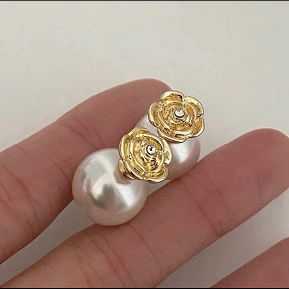 Retro Camellia Pearl Studs - Picture 4 of 5